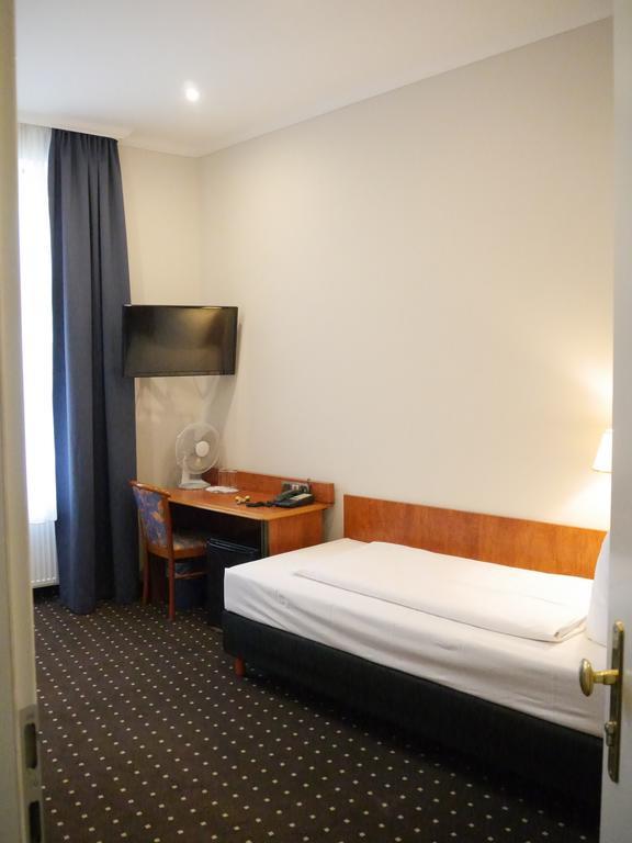 Hotel Zeil Франкфурт на Майн Екстериор снимка